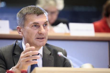 Andrus Ansip envisage de suspendre l'accord avec les Etats-Unis sur la protection des données 