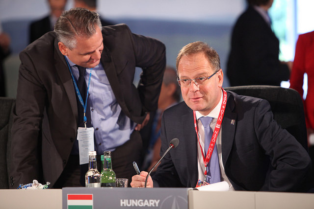 Le commissaire Navracsics paie  sa proximité avec Viktor Orban 