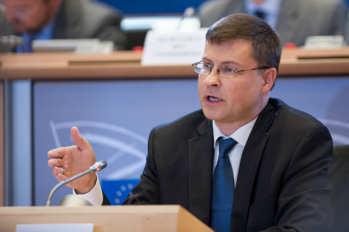 Le Letton Valdis Dombrovskis joue la prudence devant le Parlement européen