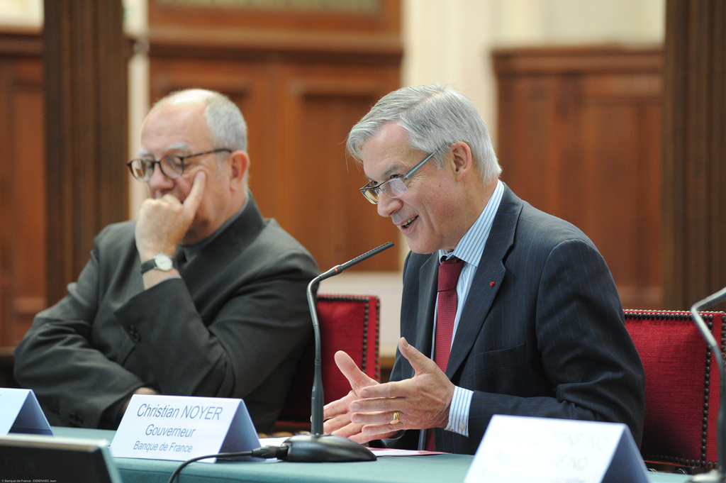 Christian Noyer n’écarte pas  le rachat d’obligations d'État par la BCE 