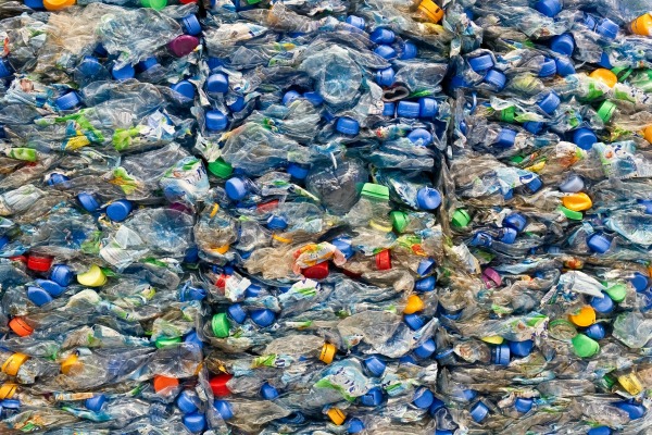 Le plastique bientôt banni des décharges ?