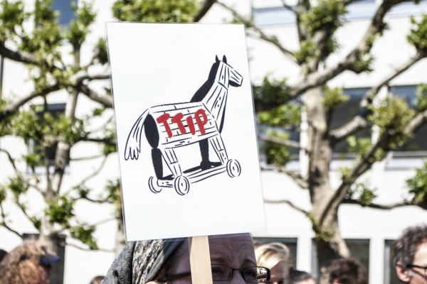 La Commission défend l’arbitrage entre investisseur et État du TTIP