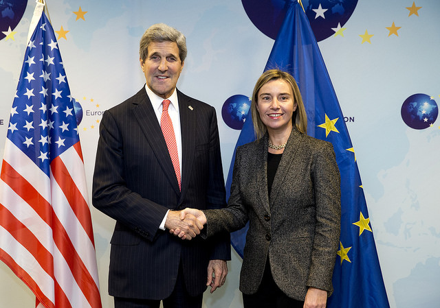 Federica Mogherini discute d’un volet énergie dans le TTIP avec John Kerry