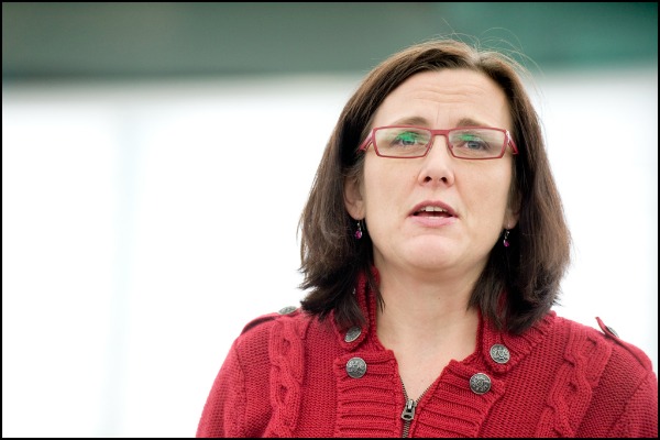 Cecilia Malmström défend la cause du TTIP pour la France