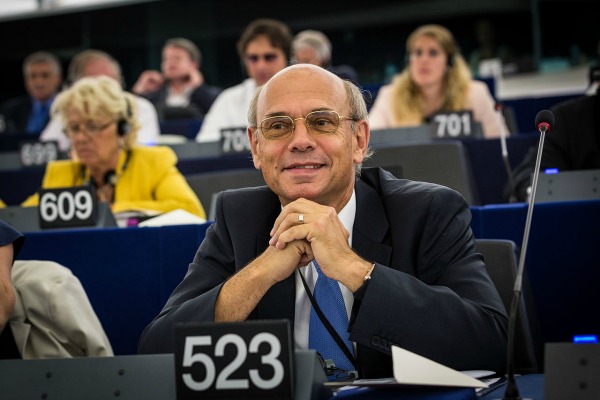 Les prêts russes au Front national inquiètent le Parlement européen