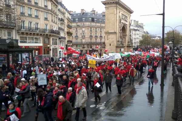 Notaires et commissaires-priseurs dans la rue pour défendre leurs acquis