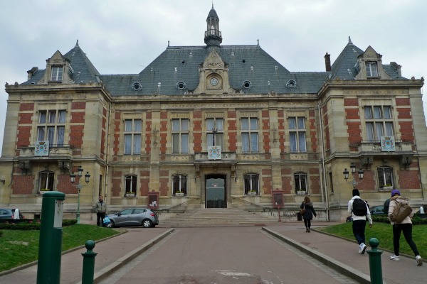 Décès d'une policière après une nouvelle attaque en région parisienne