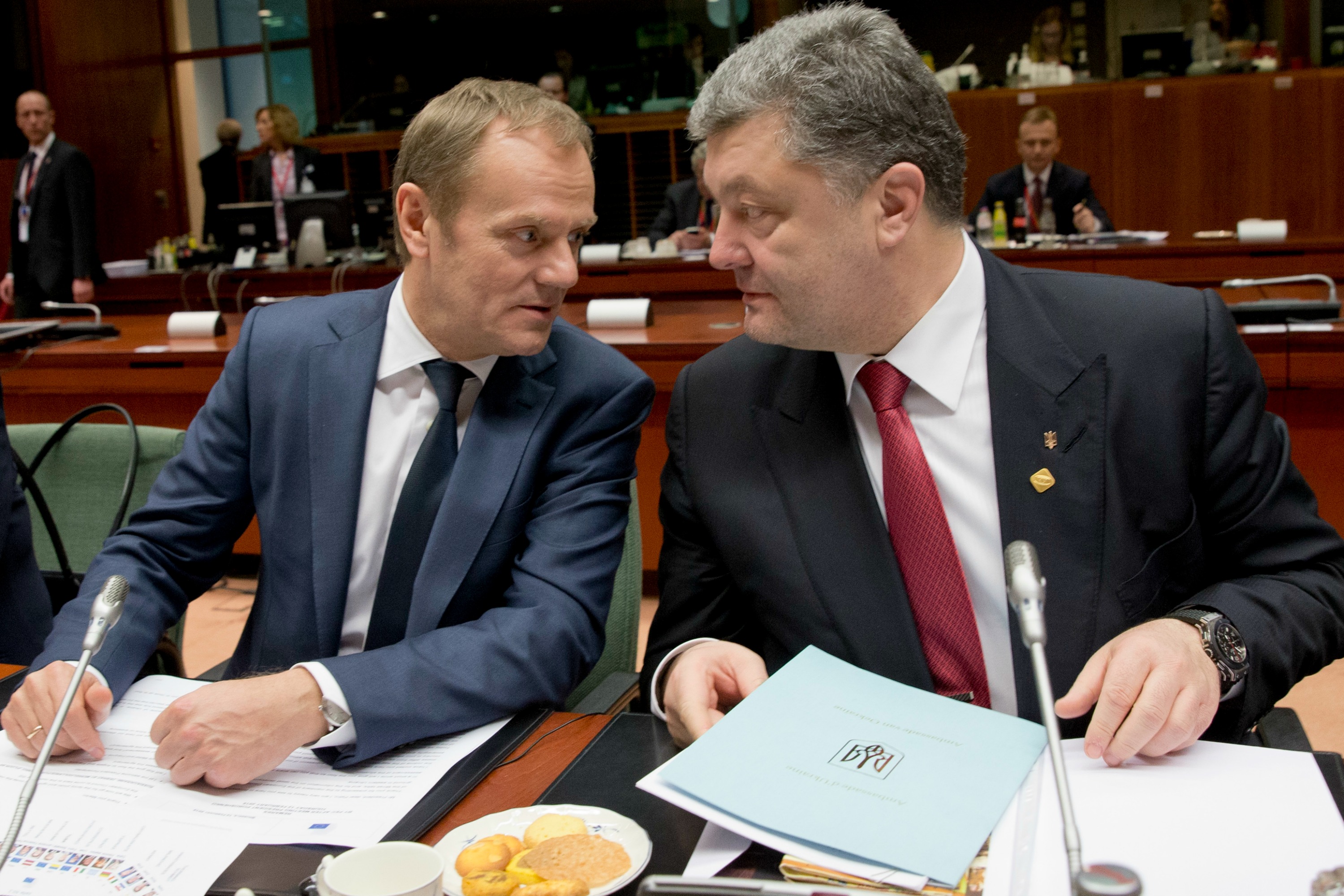 Porochenko réclame d’autres sanctions si Moscou rompt le cessez-le-feu
