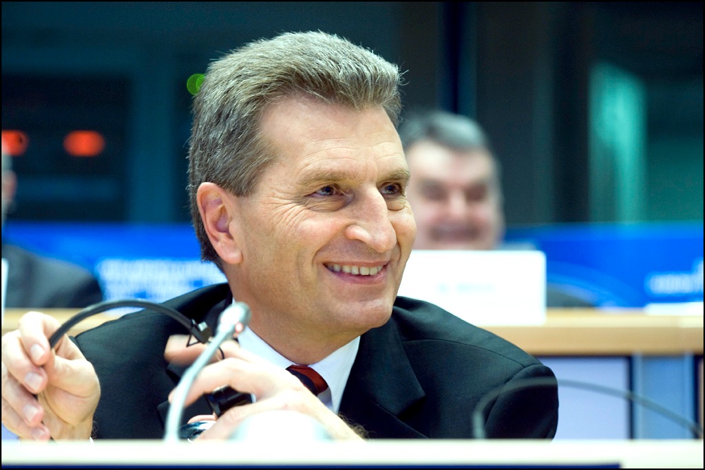 Oettinger pourrait changer de portefeuille sans passer par le Parlement