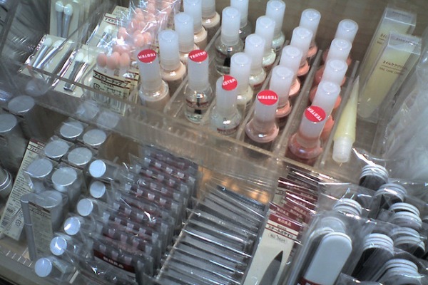 Bruxelles renonce à aligner les normes des cosmétiques avec les États-Unis