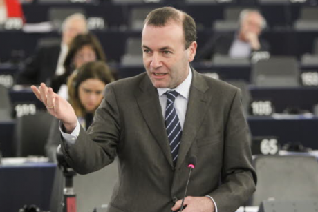Manfred Weber : « Le gouvernement britannique doit garder les pieds sur terre » 