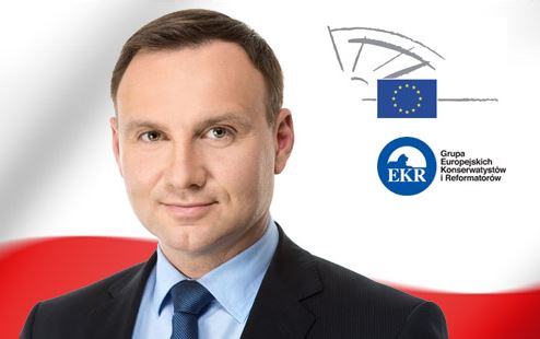 Un eurodéputé conservateur en tête des élections présidentielles en Pologne