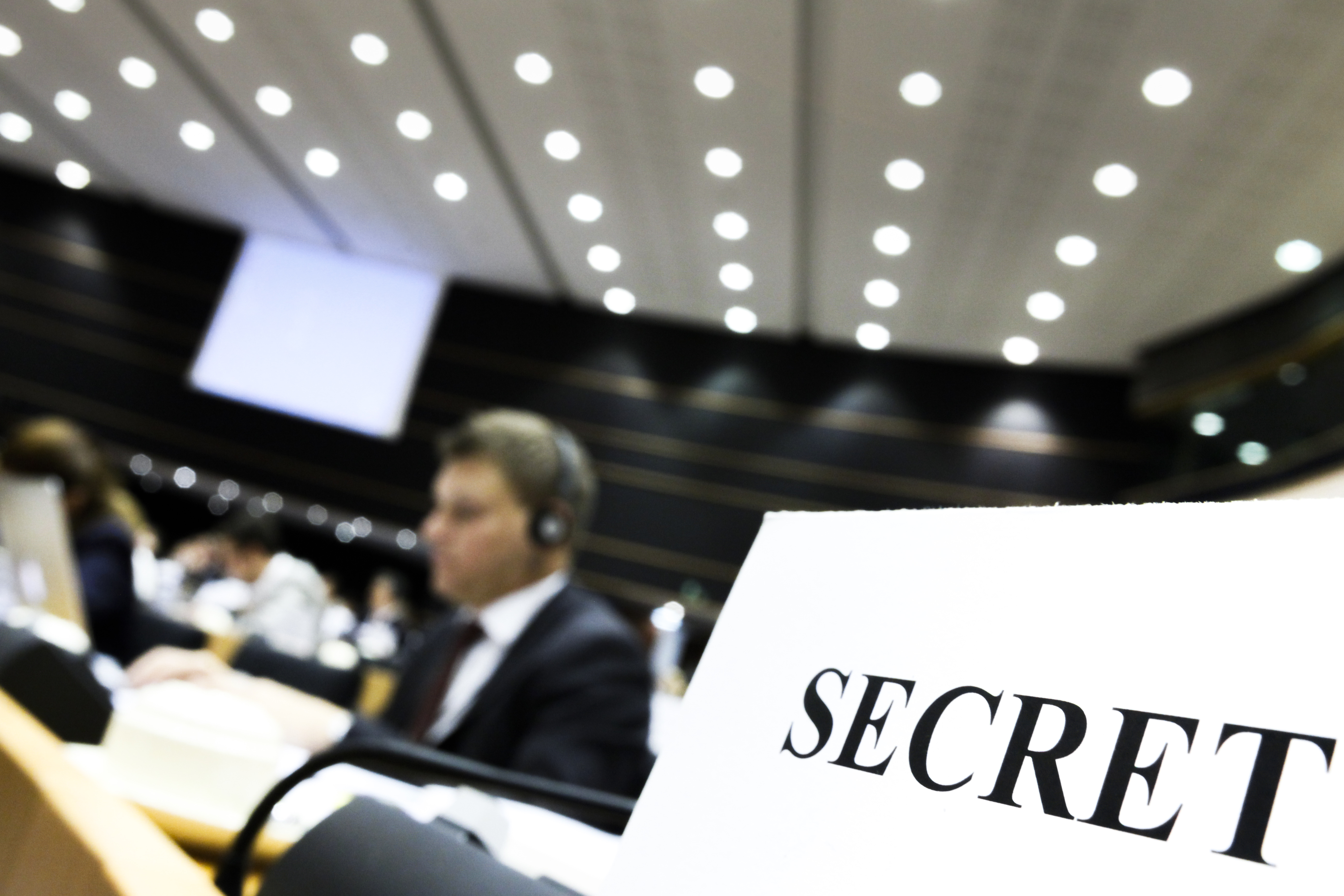 Le Parlement peine à concilier liberté de la presse et secret d'affaires