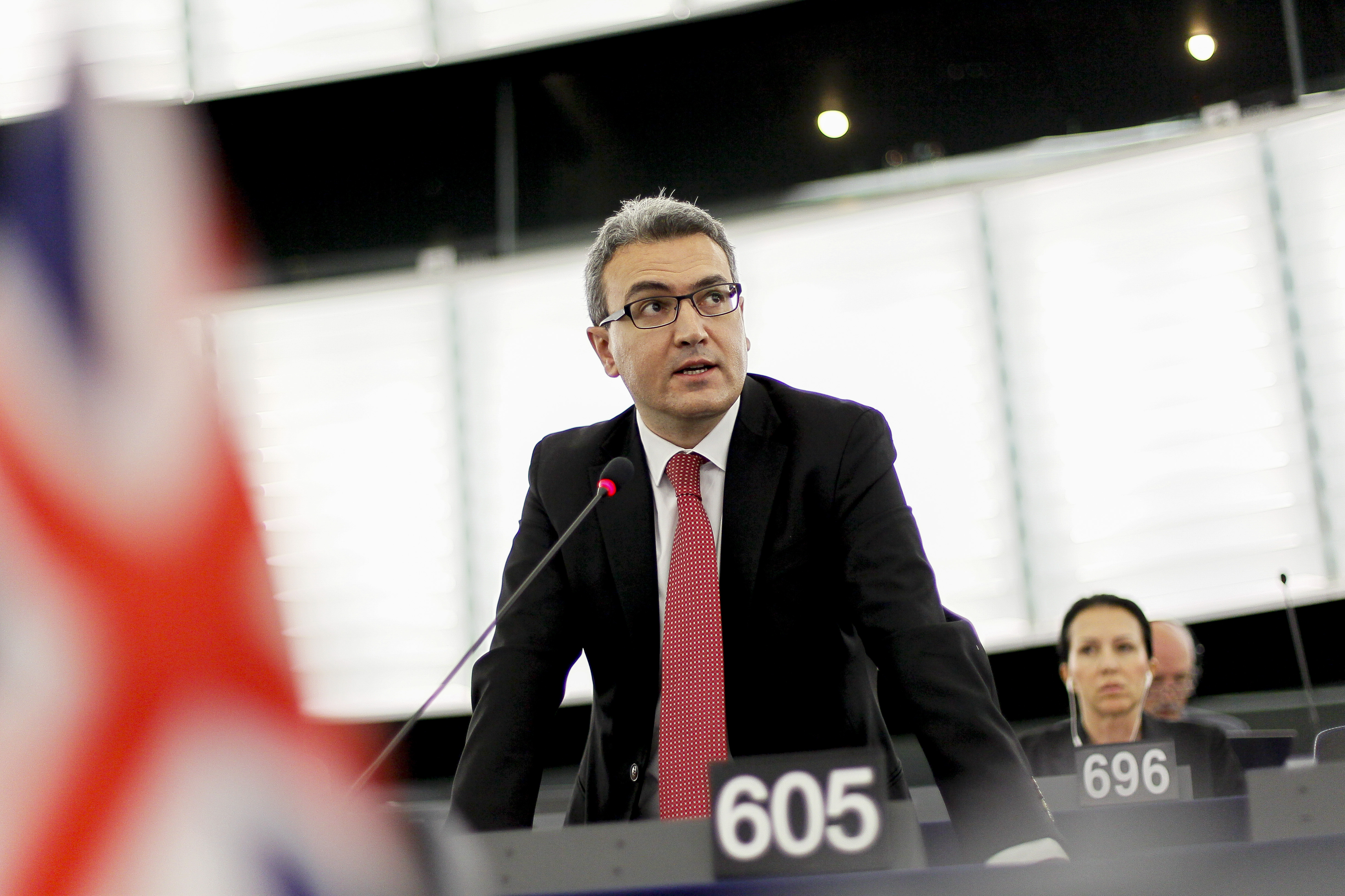 Un eurodéputé FN visé par une enquête pour sa vidéo sur l'islam