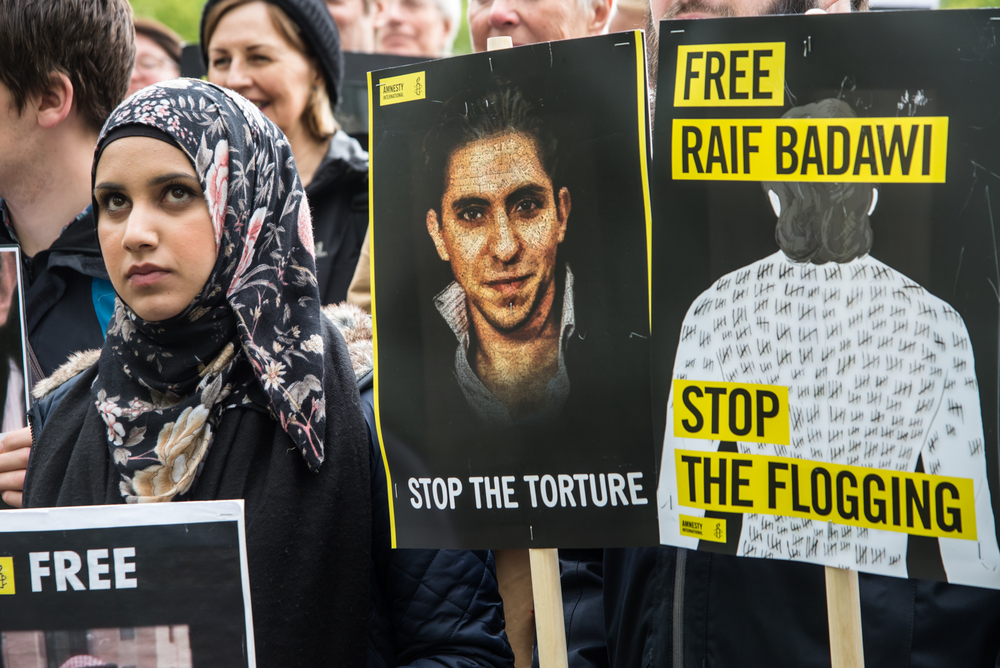 L’UE et Washington demandent à Riad de renoncer à fouetter un blogueur