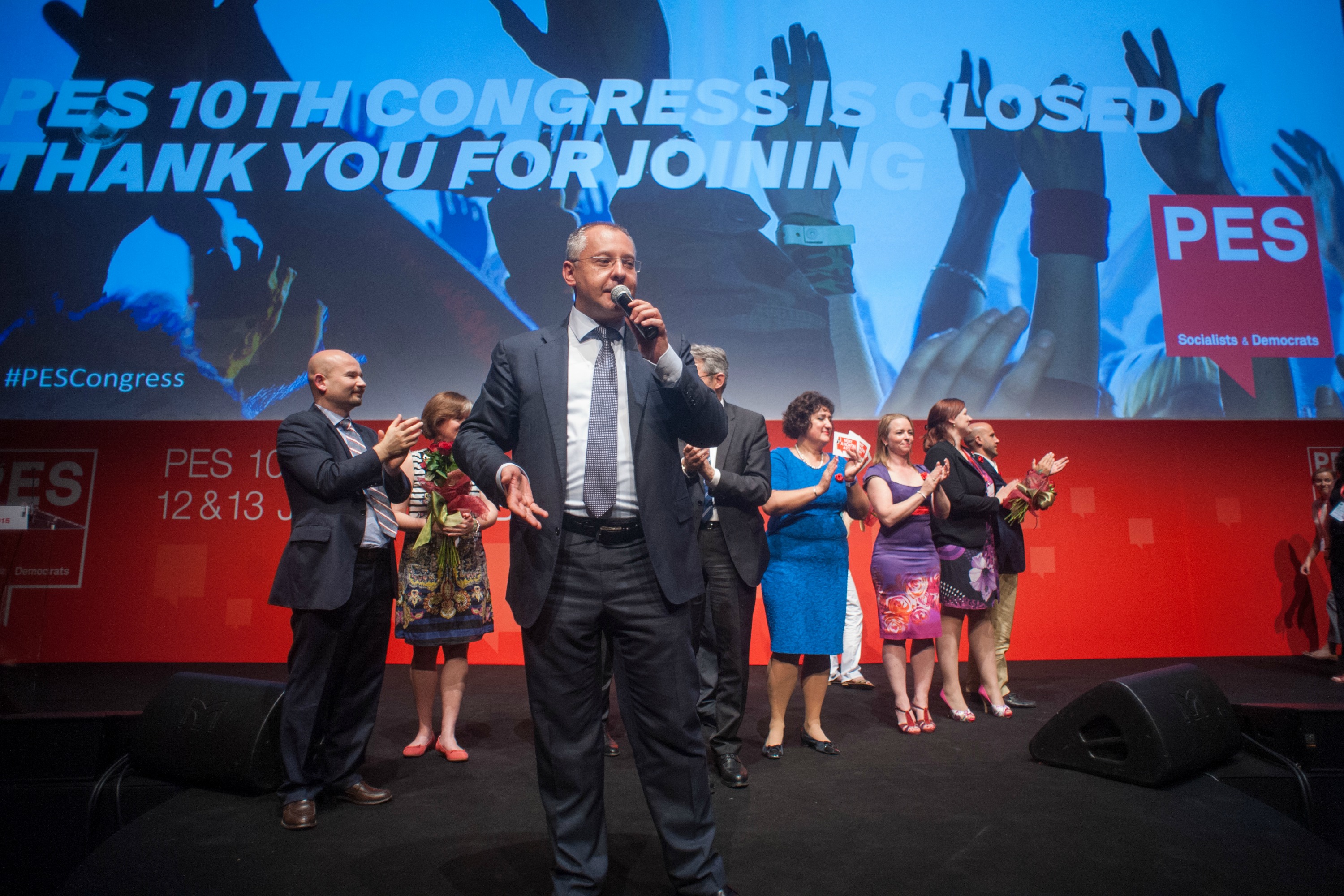 Candidat unique, Stanichev est reconduit  à la tête du Parti socialiste européen