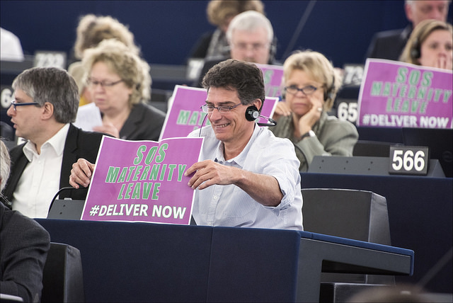 La Commission abandonne la directive congé maternité