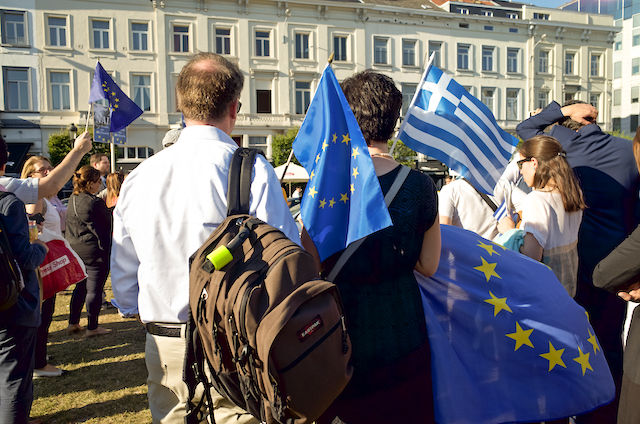 Un sondage prévoit une avance du « oui » au référendum grec