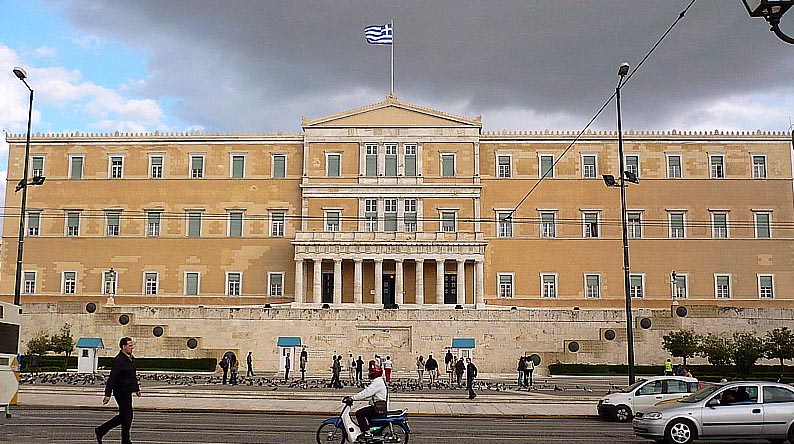 Le Parlement grec valide le plan d'austérité proposé par Tsipras