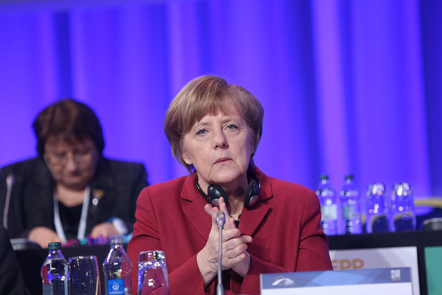 Merkel appelle à la tolérance face aux attaques contre les réfugiés