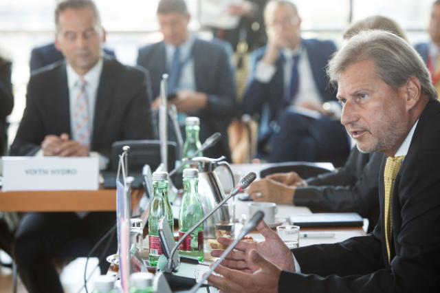 Johannes Hahn : la crise de l’immigration nécessite une réponse paneuropéenne