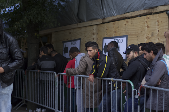 Le distinguo entre réfugiés et migrants divise l’Europe