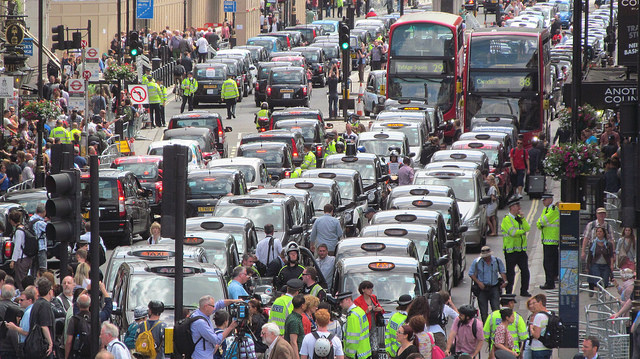Uber plus que jamais sur la sellette en Europe