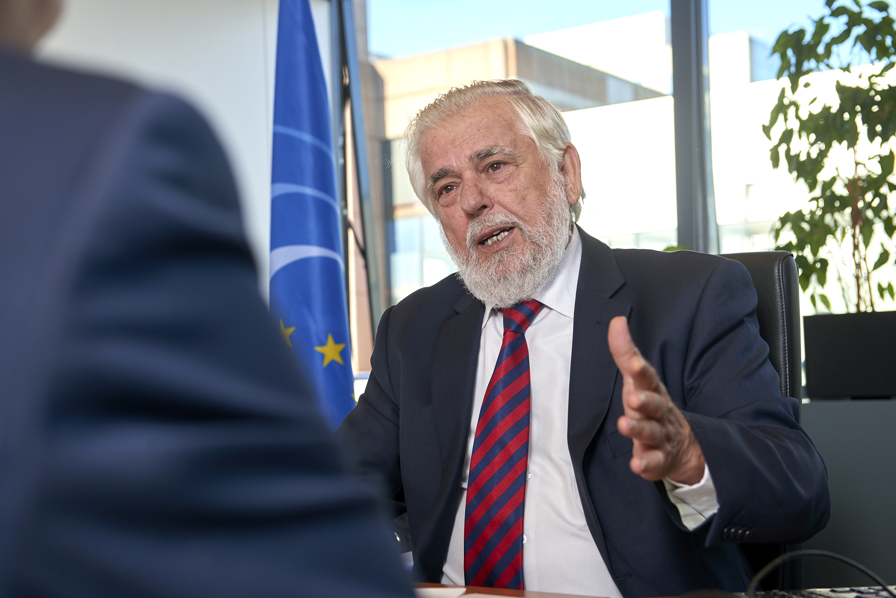 Le nouveau président du CESE défend le revenu de base