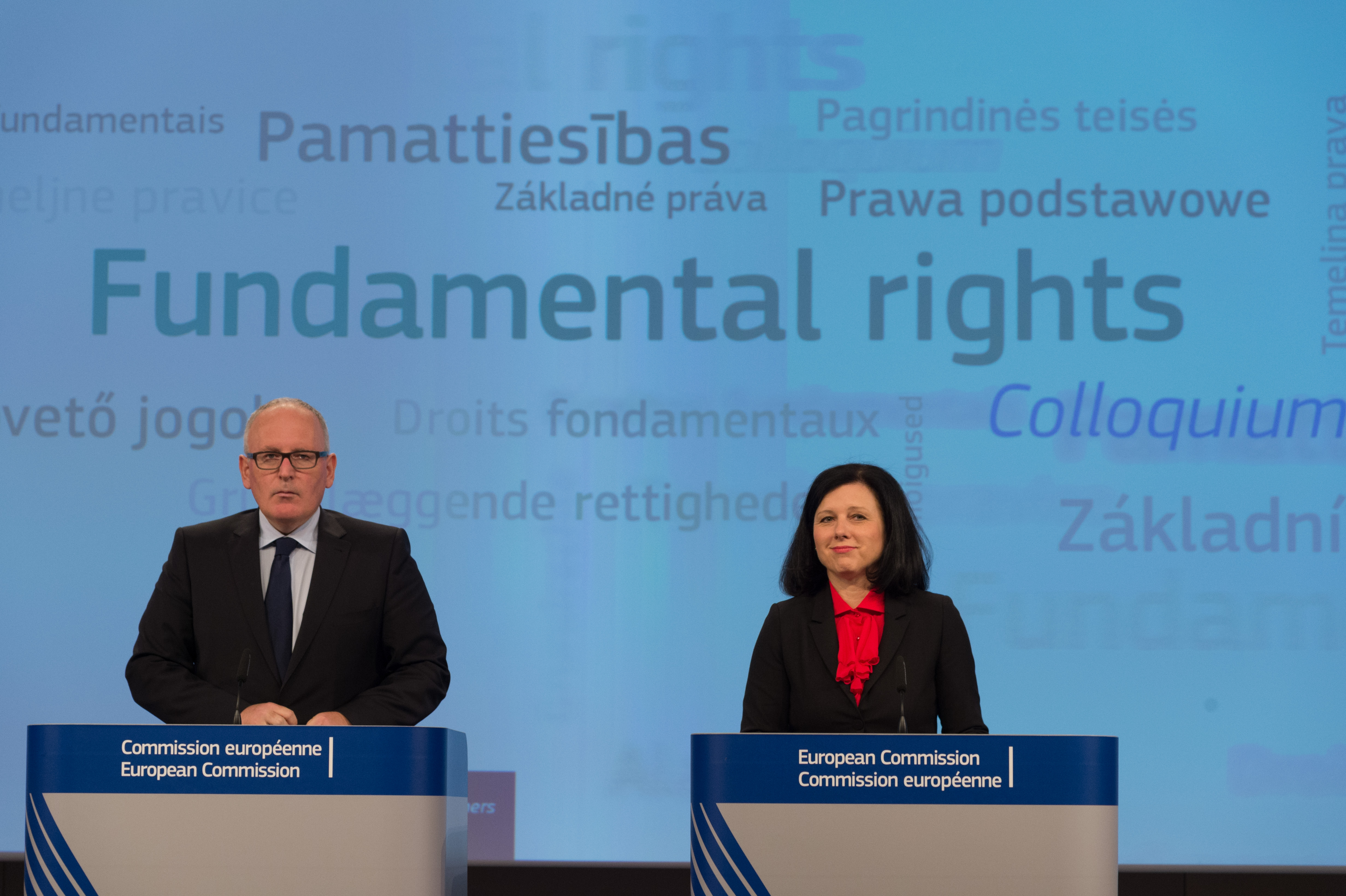 La Commission demande aux États membres de criminaliser le discours de haine