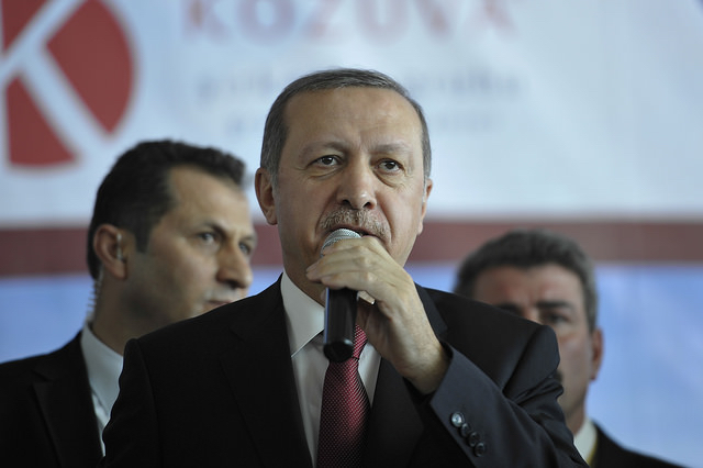 Le parti d’Erdogan récupère la majorité absolue au Parlement turc