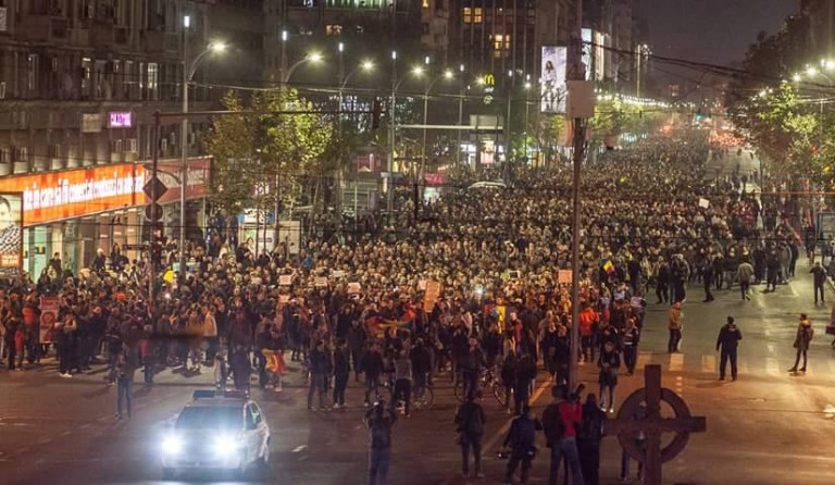La démission du Premier ministre ne calme pas les manifestations en Roumanie