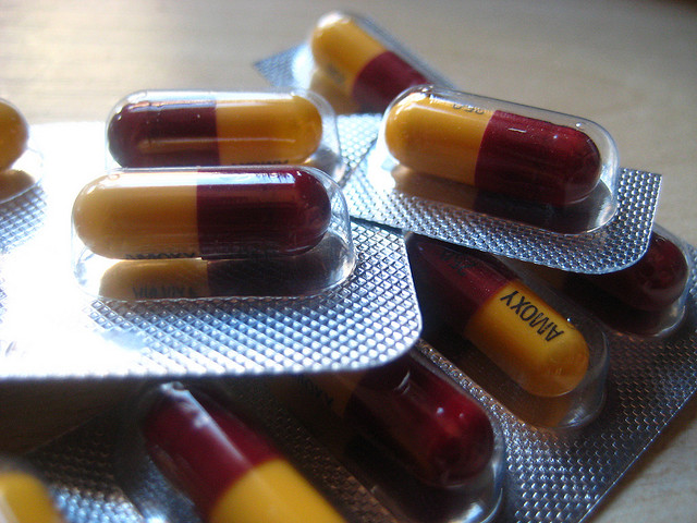 La liste des antimicrobiens réservés à l'usage humain reste contestée malgré l'approbation des États membres