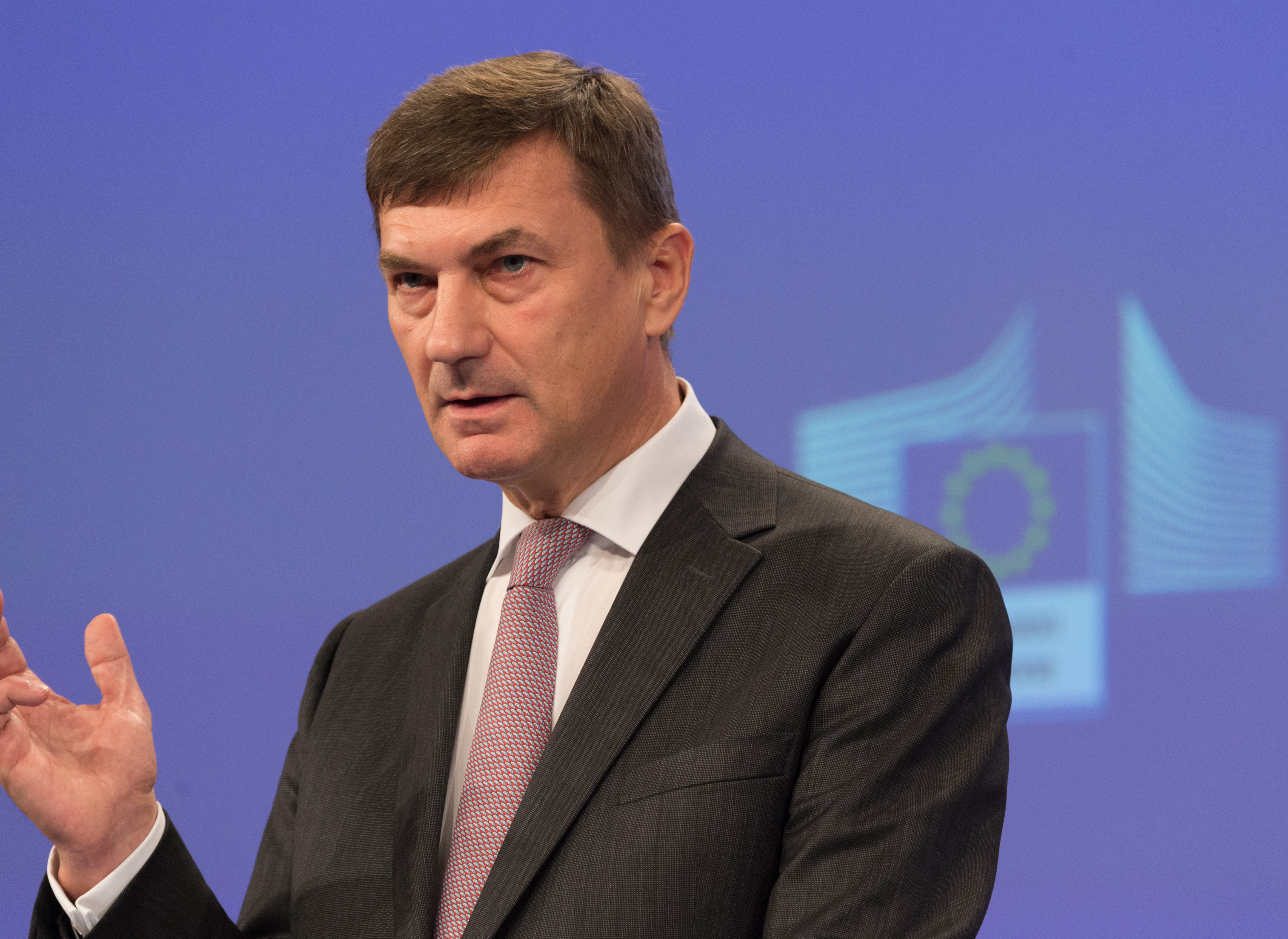 Andrus Ansip refuse de compromettre les systèmes de cryptage