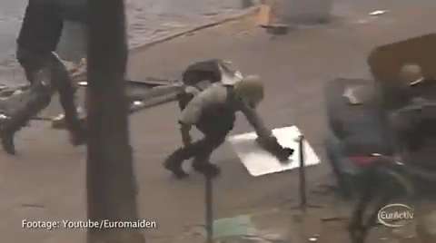 Catherine Ashton visite Kiev alors que Ianoukovitch est recherché