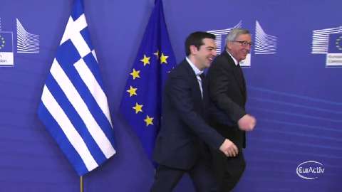 À Bruxelles, Juncker et Tsipras main dans la main