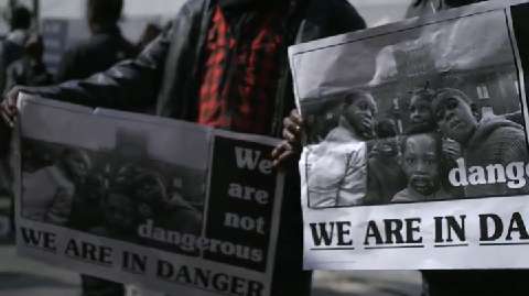 Des migrants manifestent devant le Conseil européen