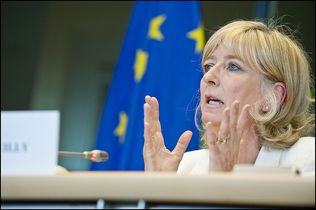 Le FN veut saisir la médiatrice européenne