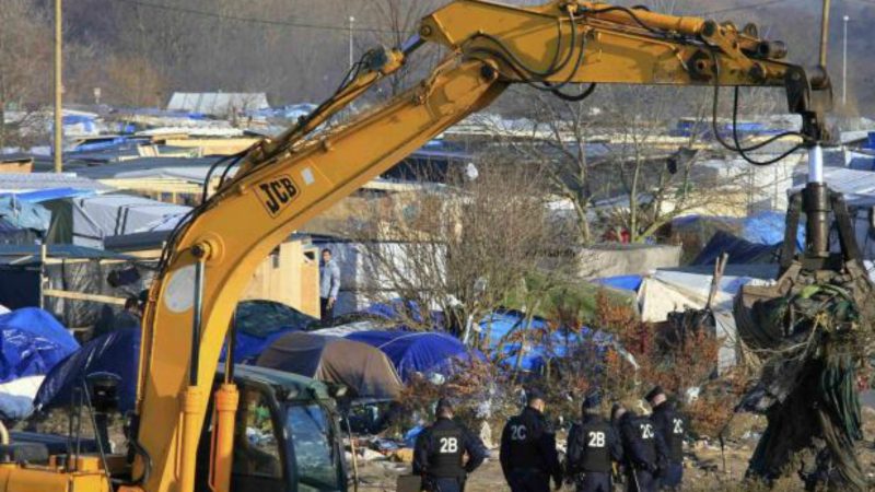 Sarkozy promet de déplacer la" Jungle" de Calais outre-manche