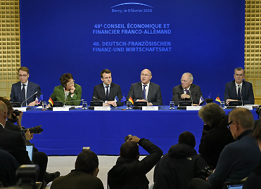 Hollande et Merkel planchent sur une proposition pour la zone euro