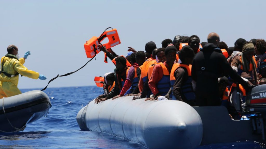 Frontex officers rescue migrants