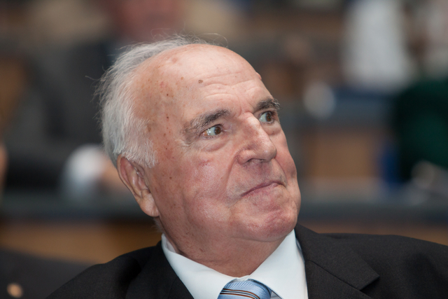 Helmut Kohl défend les positions de Viktor Orbán
