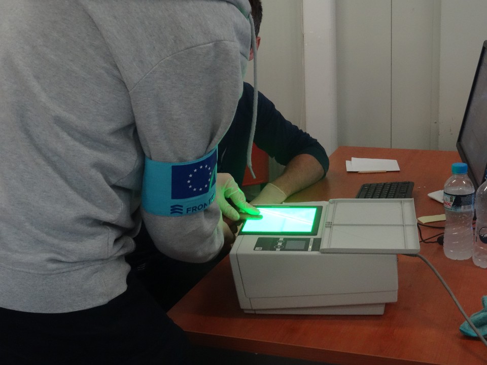 Fingerprinting of migrant in hotspot
