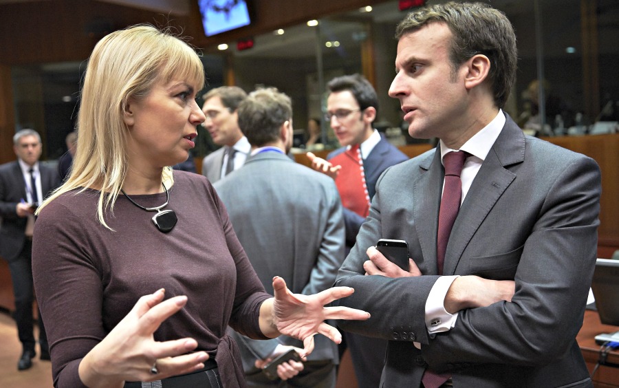 Le ministre de l&rsquo;Economie Emmanuel Macron et la commissaire européenne chargée de l’industrie, Elzbieta Bienkowska