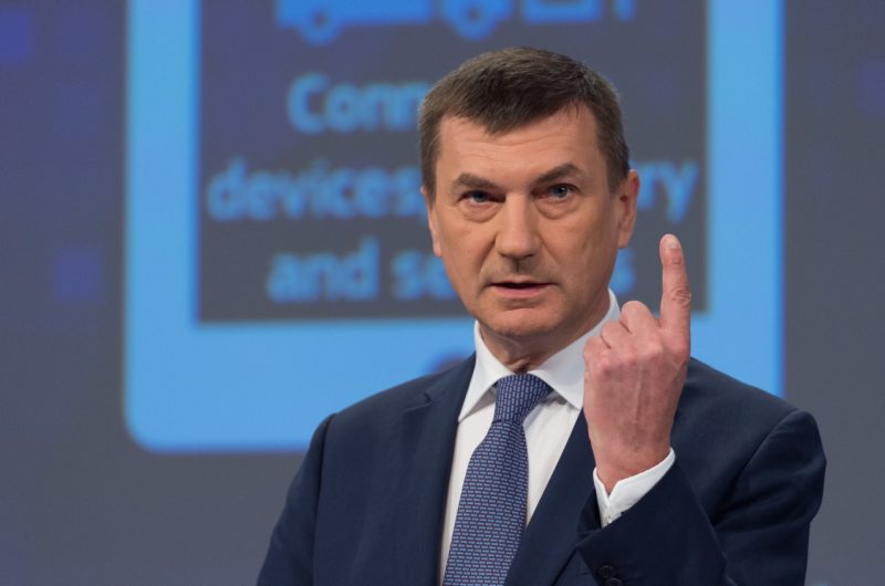 La Commission rappelle États et secteur privé à l’ordre sur la 5G