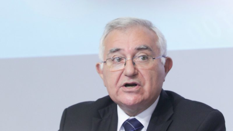 Les liens entre l'ex-commissaire à la santé et Philip Morris se précisent