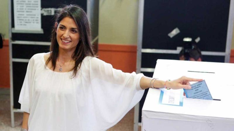 Les populistes du M5S remportent les municipales italiennes