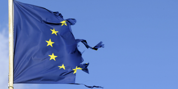 Marine Le Pen s’en prend au drapeau européen