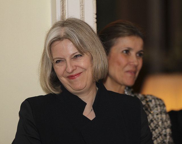 Première victoire de Theresa May pour succéder à Cameron