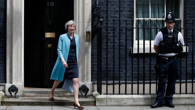 Theresa May veut garder ouverte la frontière avec l'Irlande