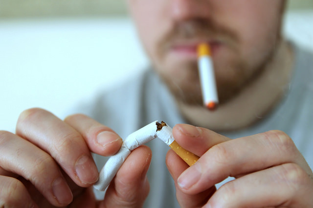 La Grèce bien décidée à faire respecter la loi anti-tabac